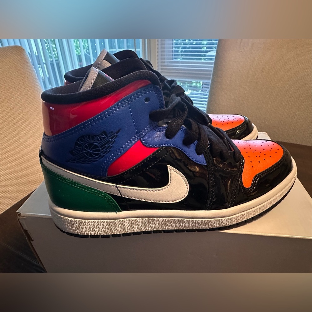 Women’s Air Jordan 1 Mid SE-Size 7 - Picture 2 of 9